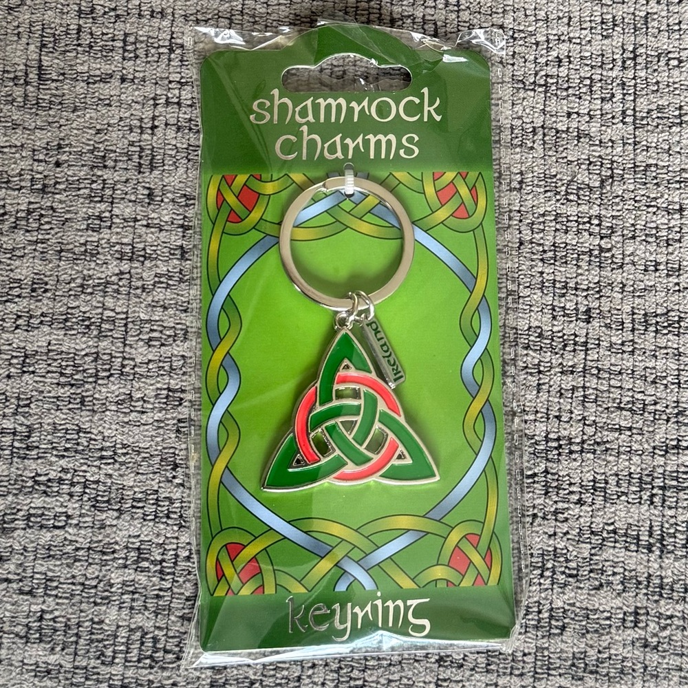 NWOT Shamrock Charms Celtic Irish Symbol Enamel Keyring